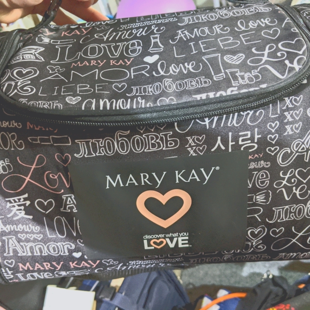 Mark Kay Makeup Roller bag, small set